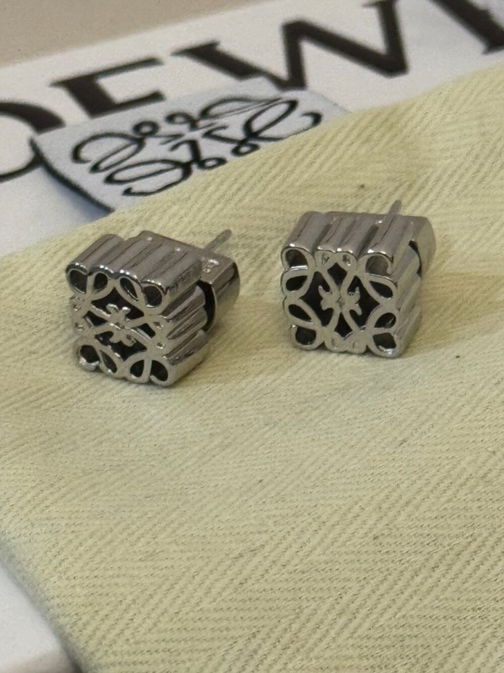 Silver LOEWE stud earrings, brand new